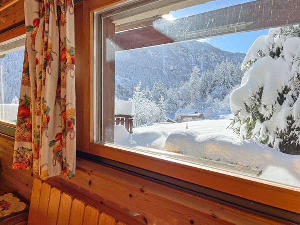 À la saison - Splendide chalet, entouré de verdure, aux Marécottes 4