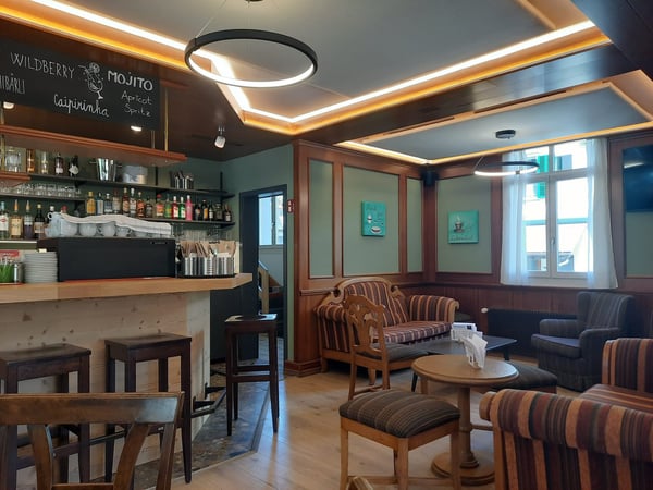 Gastronomiebetrieb und Verkaufsladen mit Nebenräumen im Unter- und Dachgeschoss 3