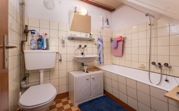 Gemütliches Mehrfamilien-Wohnhaus mit Potential 10