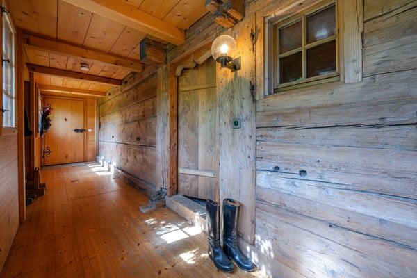 Traditionelles Bauernhaus mit Scheune und Umschwung 3