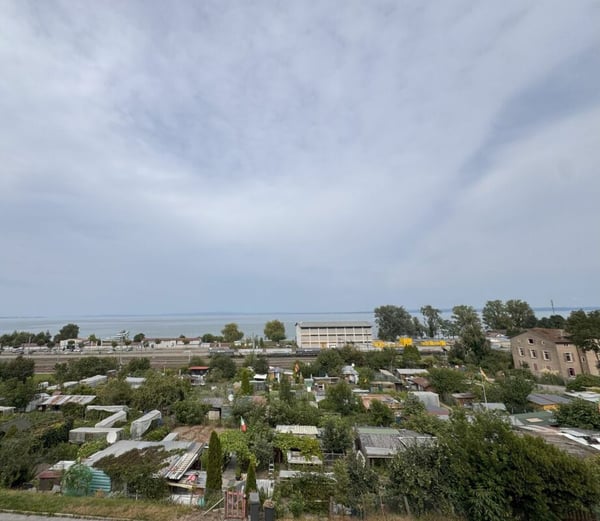 renovierte 1.5-Zimmer Maisonettewohnung mit Seesicht in Bahnhofsnähe 2