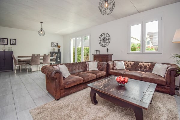 Doppeleinfamilienhaus an familienfreundlicher Lage in Riedt bei Erlen 2