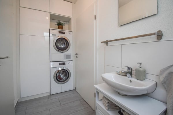 Doppeleinfamilienhaus an familienfreundlicher Lage in Riedt bei Erlen 9