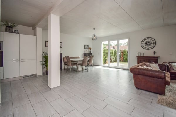 Doppeleinfamilienhaus an familienfreundlicher Lage in Riedt bei Erlen 4