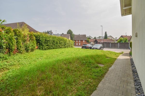 Doppeleinfamilienhaus an familienfreundlicher Lage in Riedt bei Erlen 22