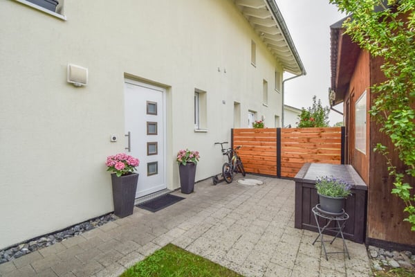 Doppeleinfamilienhaus an familienfreundlicher Lage in Riedt bei Erlen 20