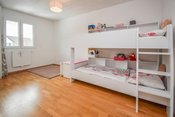 Doppeleinfamilienhaus an familienfreundlicher Lage in Riedt bei Erlen 11