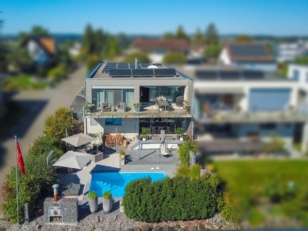 1.5-Zimmer-Einfamilienhaus mit Pool an idyllischer Lage in Riedt bei Erlen 2