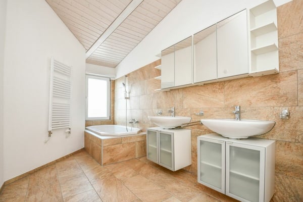 1.5-Zimmer-Doppeleinfamilienhaus an idyllischer Lage in Zuben 10