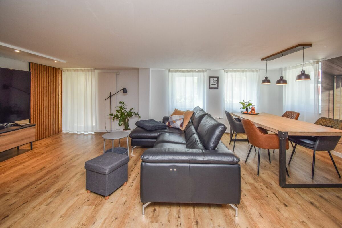 8.5-Zimmer-Einfamilienhaus mit modernem Ausbau und nachhaltiger Technik