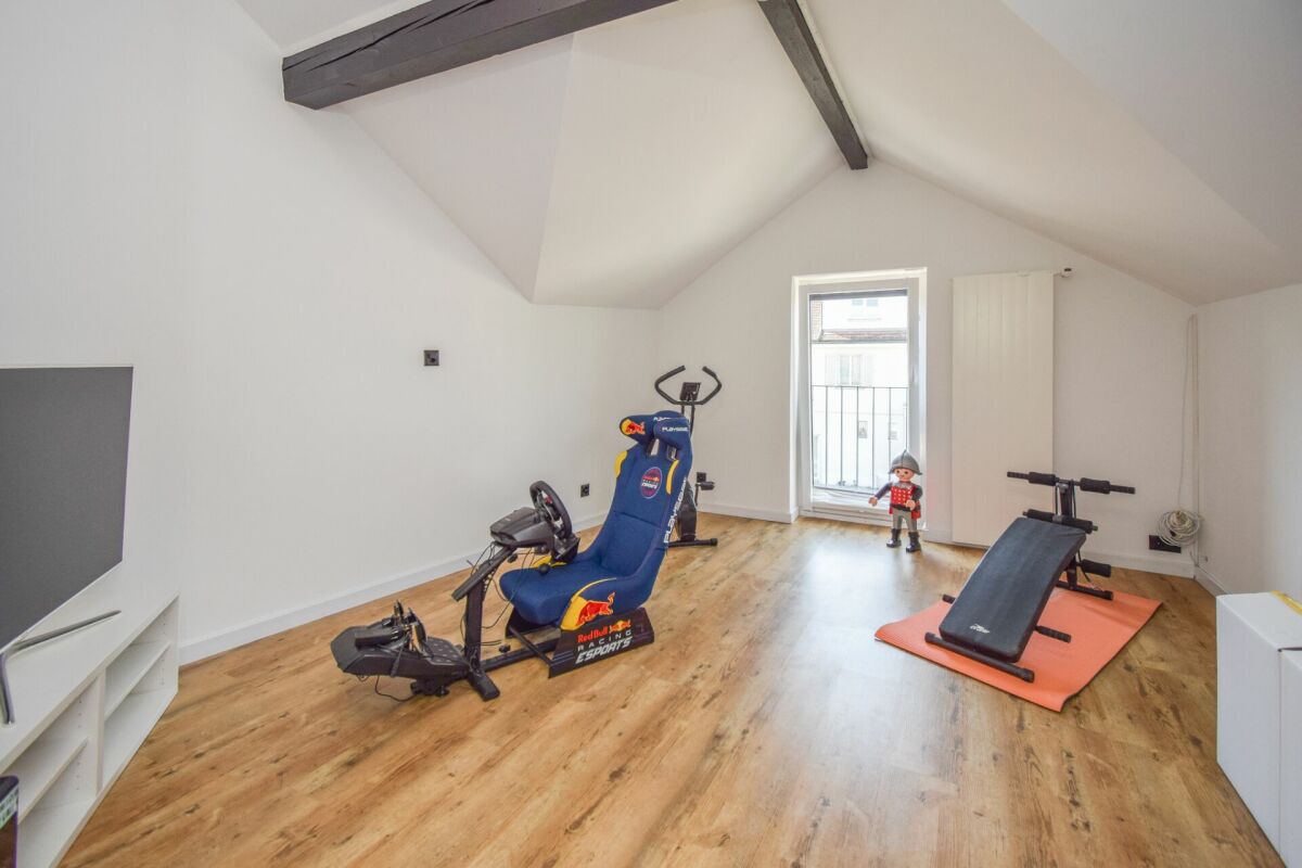 8.5-Zimmer-Einfamilienhaus mit modernem Ausbau und nachhaltiger Technik