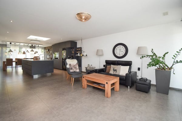 5.5-Zimmer-Einfamilienhaus mit Pool und herrlichem Garten in riedt bei Erlen 4