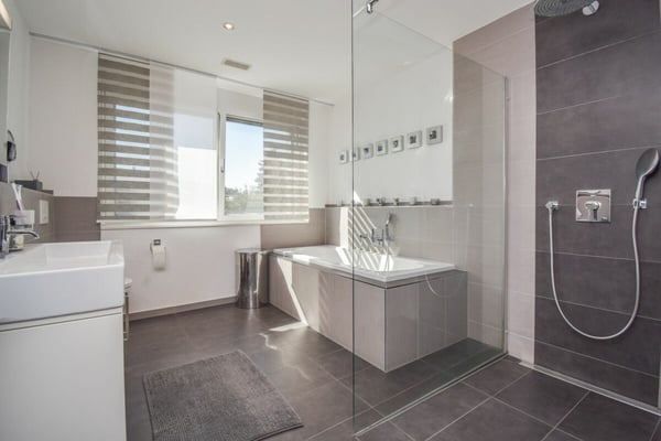 5.5-Zimmer-Einfamilienhaus mit Pool und herrlichem Garten in riedt bei Erlen 8