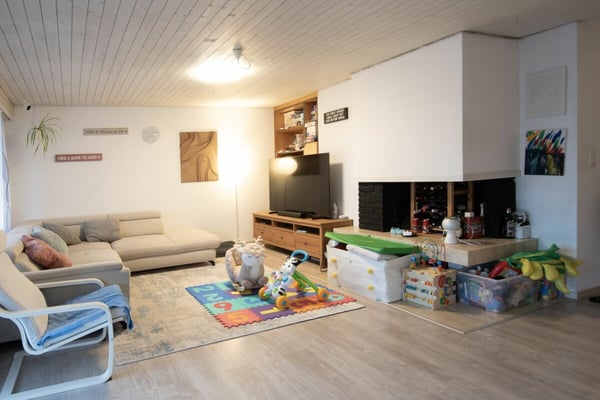 Grosszügige 5.5-Zimmer-Wohnung an familienfreundlicher Lage in Erlen 5