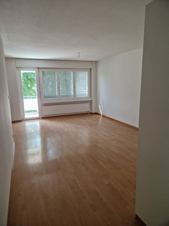 Schöne 3,5-Zimmer Wohnung mit Blick ins Grüne, HP links 9
