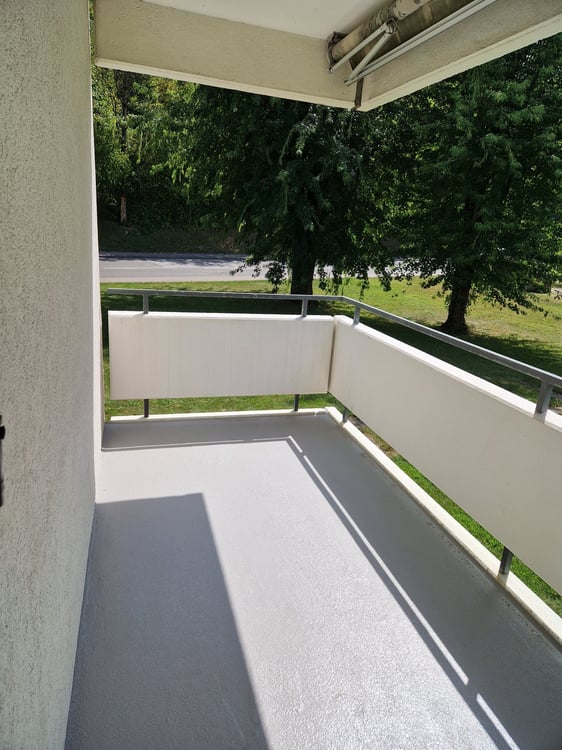 Schöne 3,5-Zimmer Wohnung mit Blick ins Grüne, HP links 2