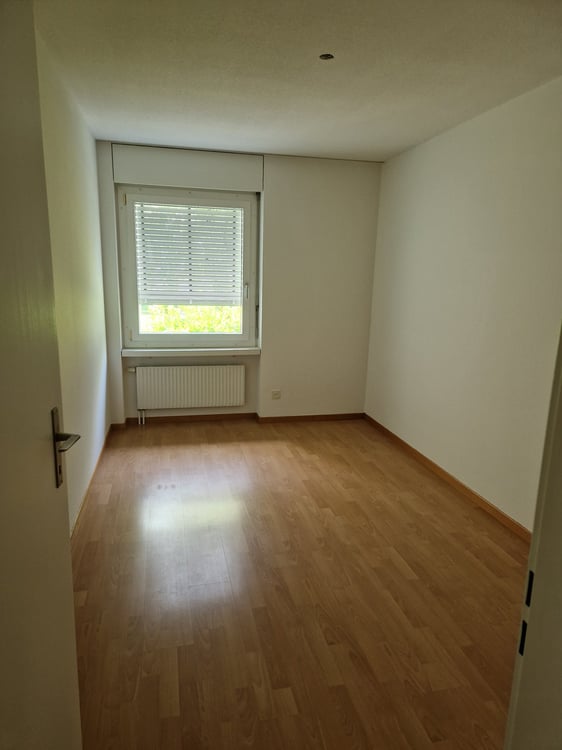 Schöne 3,5-Zimmer Wohnung mit Blick ins Grüne, HP links 3