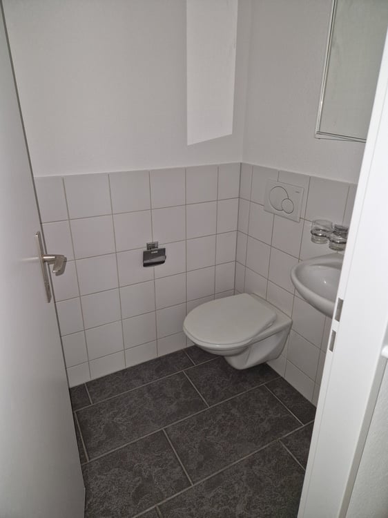 Schöne 3,5-Zimmer Wohnung mit Blick ins Grüne, HP links 4