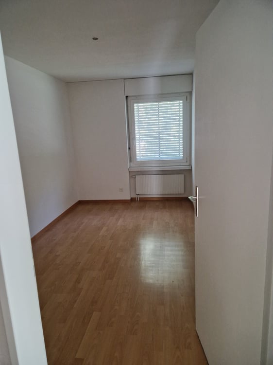 Schöne 3,5-Zimmer Wohnung mit Blick ins Grüne, HP links 7