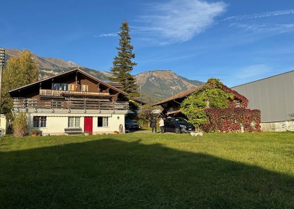 Brienz BE - Zweifamilienhaus mit Seesicht und grosser Baulandreserve 2