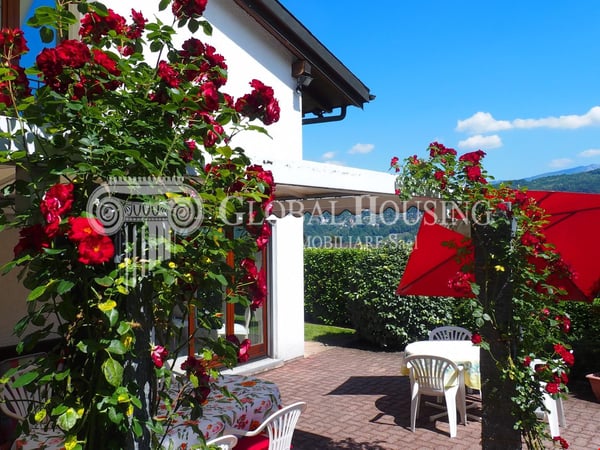 Schmuckes Haus mit idyllischem Garten / Incantevole villa con giardino idilliaco 5
