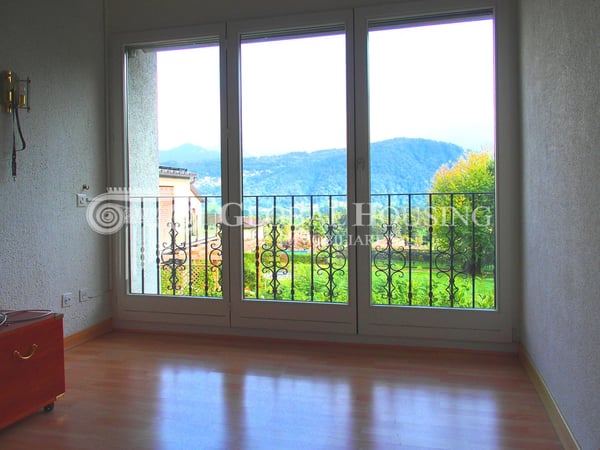 Schmuckes Haus mit idyllischem Garten / Incantevole villa con giardino idilliaco 7