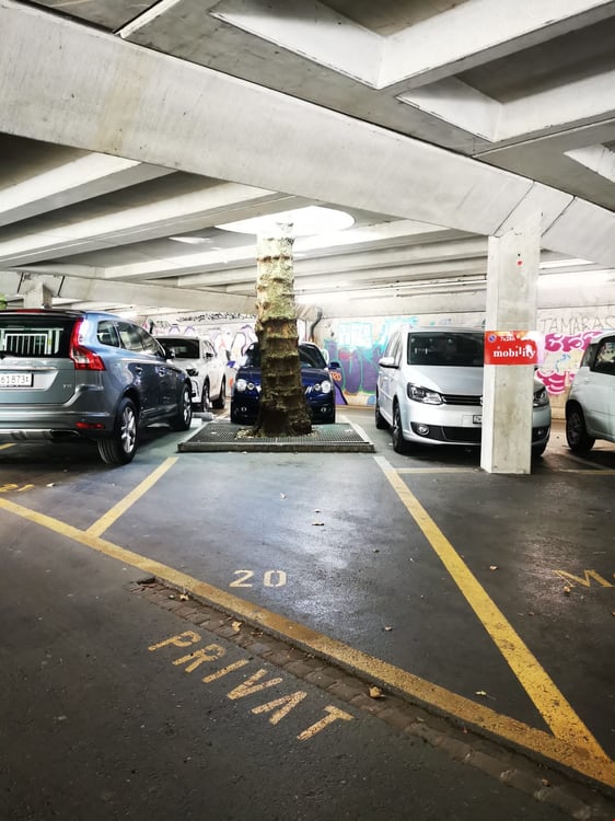 Gedeckter Parkplatz in Parkhaus Flösserplatz Aarau 19