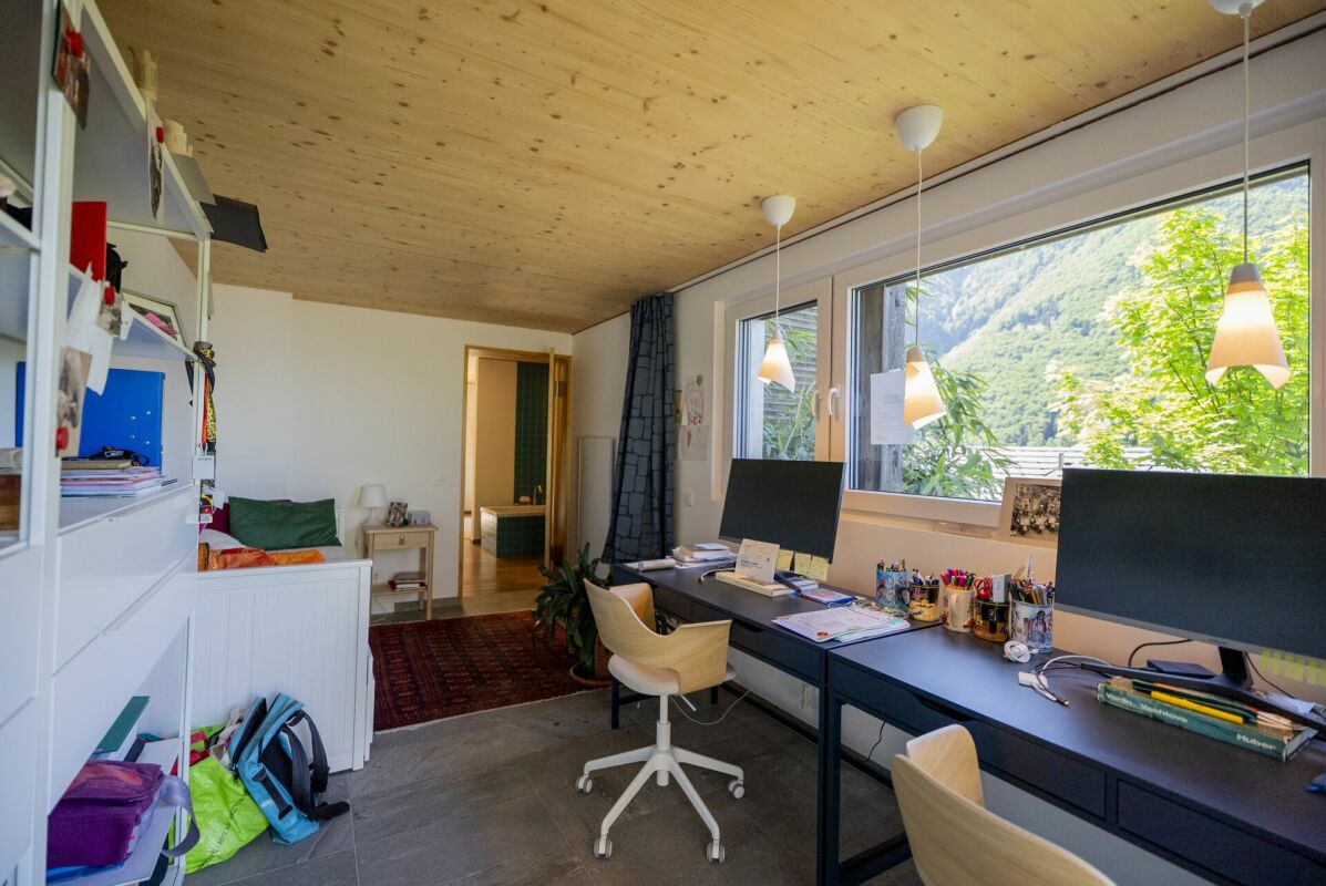Villa design circondata dal verde con vista mozzafiato