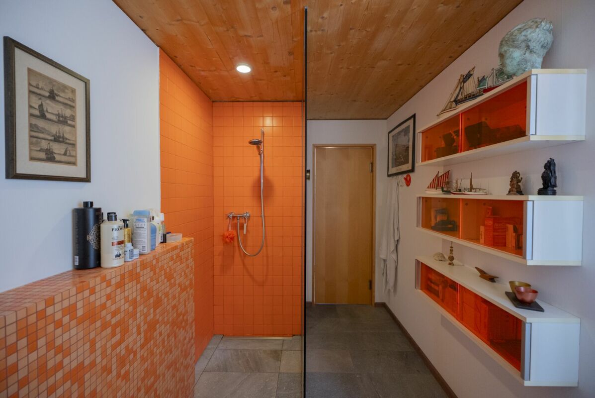 Villa design circondata dal verde con vista mozzafiato