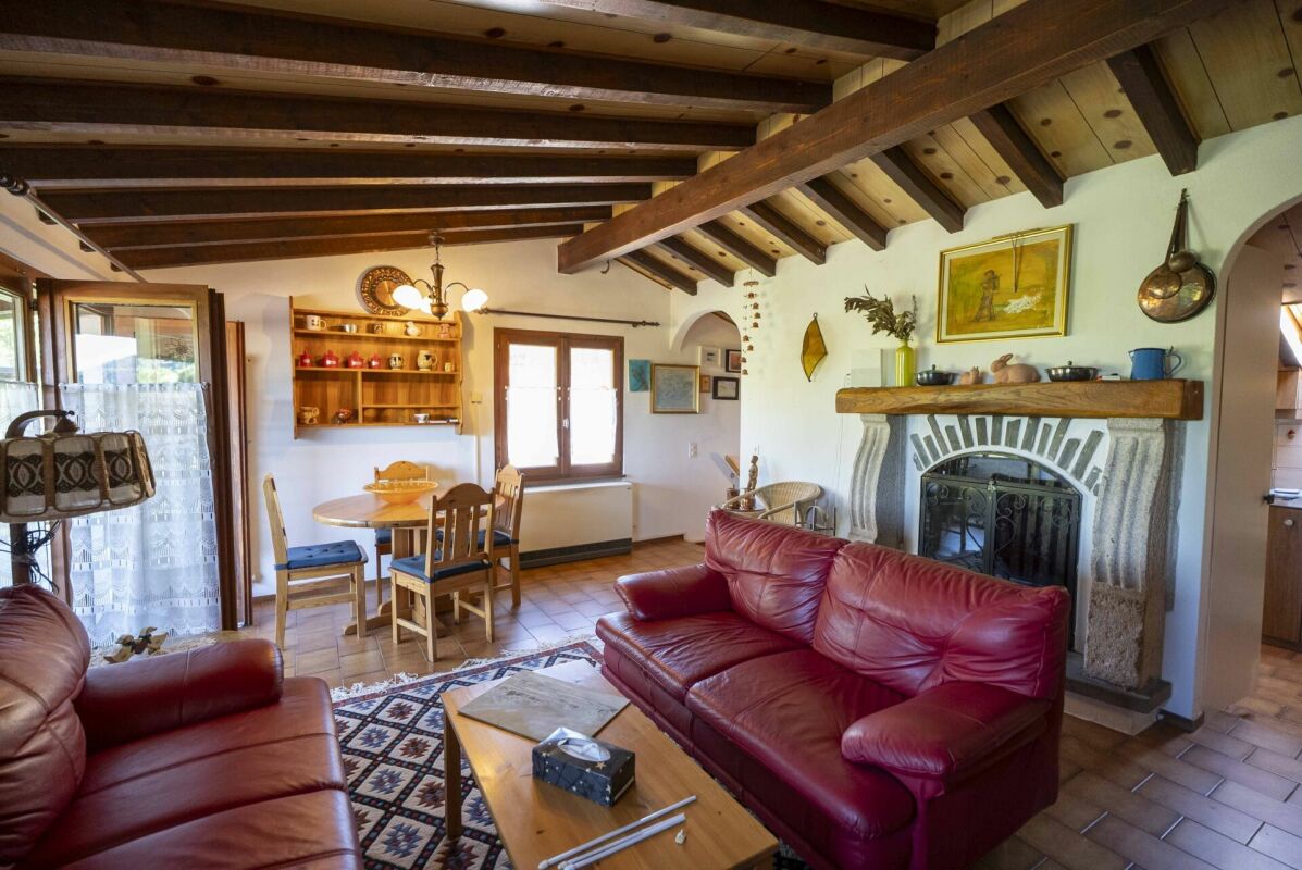 Vendiamo confortevole casa in stile rustico a Mugena