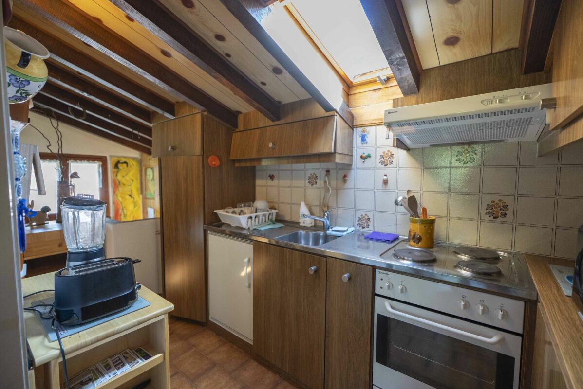 Vendiamo confortevole casa in stile rustico a Mugena