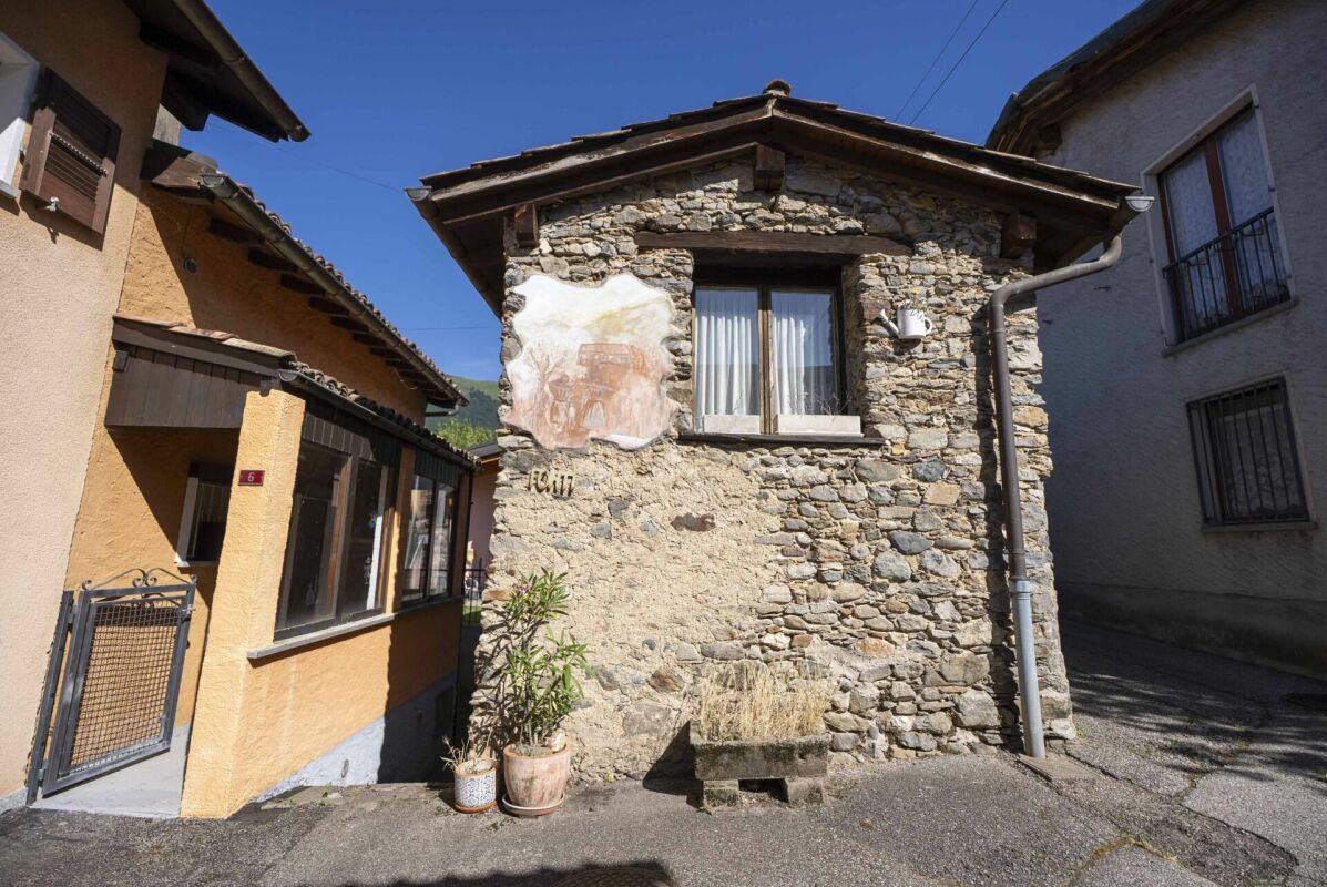 Vendiamo confortevole casa in stile rustico a Mugena