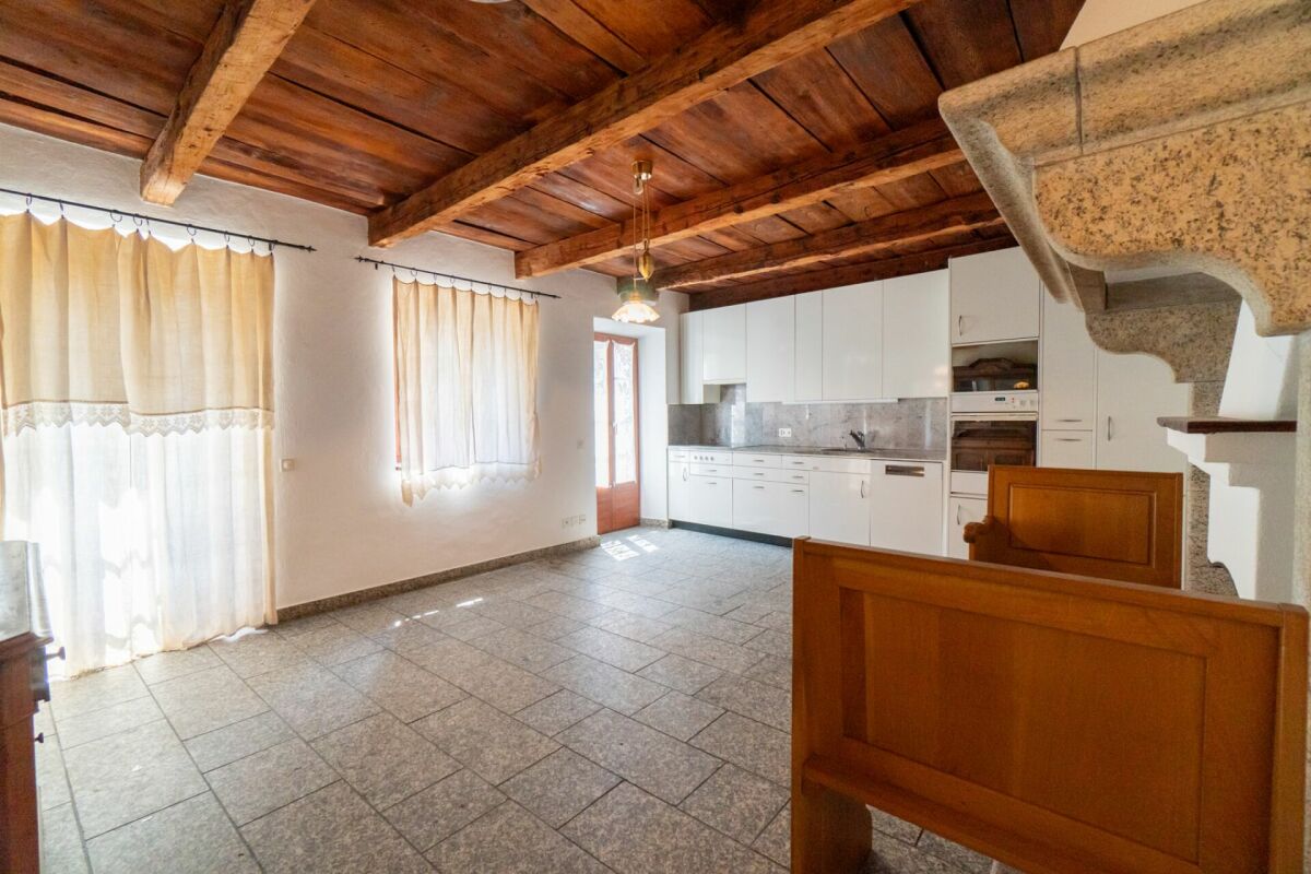 Wir vermieten ein rustikales 6-Zimmer-Haus in Locarno/Solduno