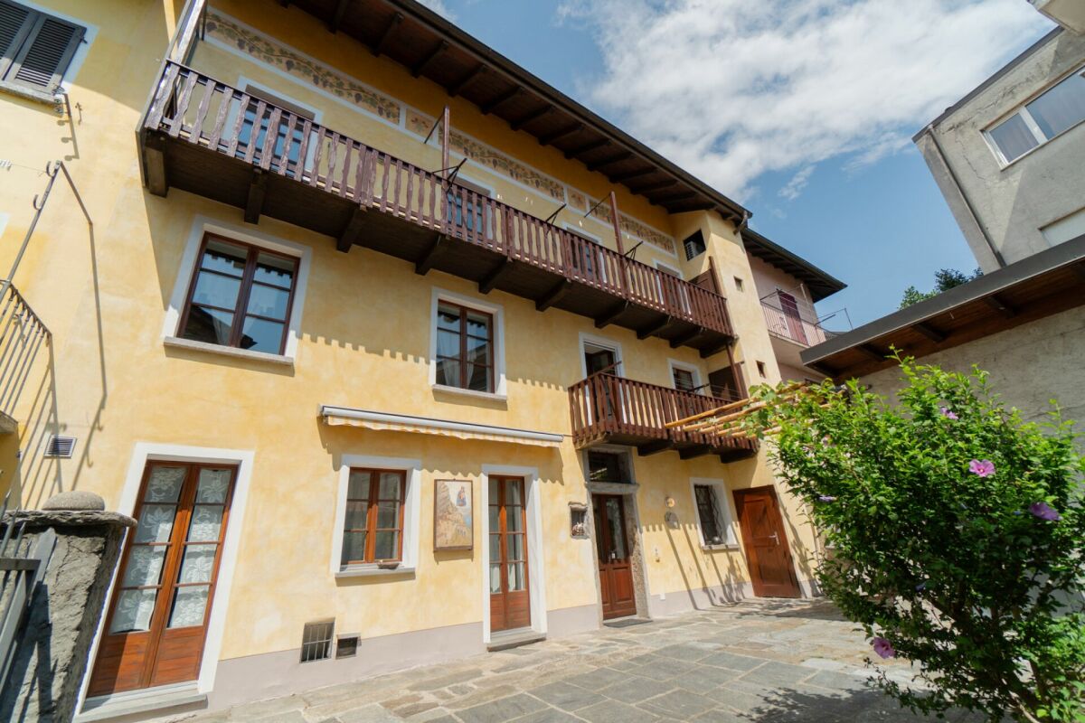 Wir vermieten ein rustikales 6-Zimmer-Haus in Locarno/Solduno