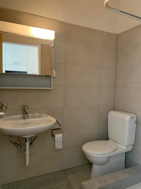 Luminoso monolocale arredato vicino EOC 7