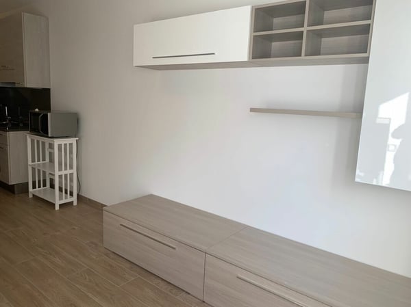 Luminoso monolocale arredato vicino EOC 6