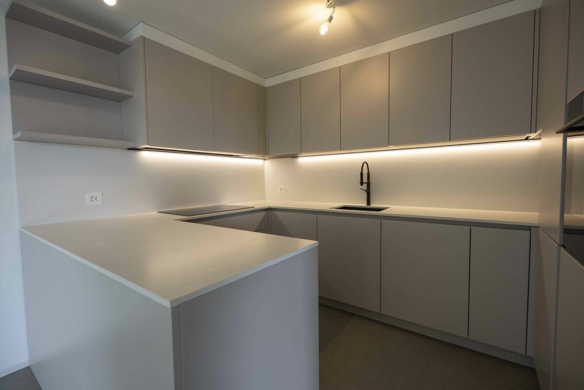 Wir verkaufen hochmoderne Design-Villen in Cadro
