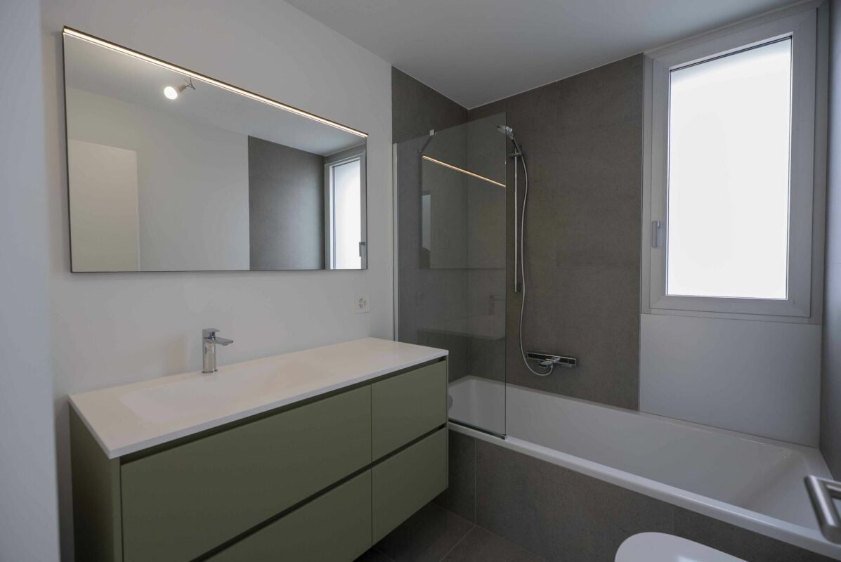 Wir verkaufen hochmoderne Design-Villen in Cadro