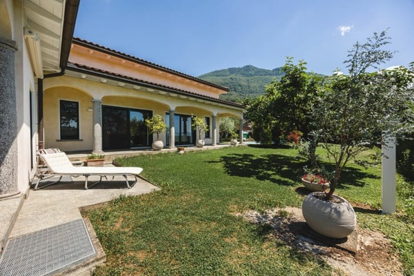 Villa con piscina a Cadro 3