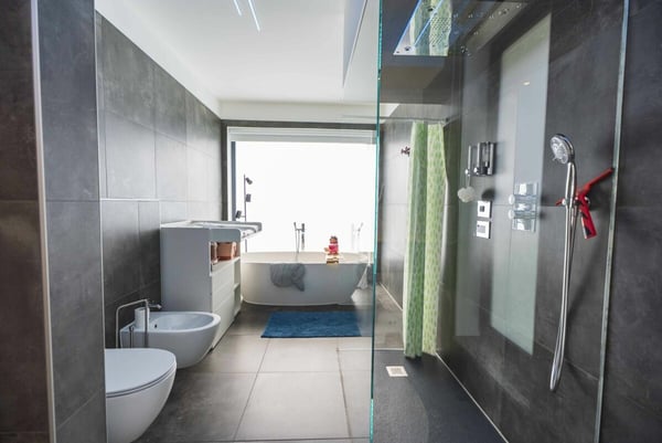 Wir verkaufen eine moderne und komfortable Villa mit Garten 13