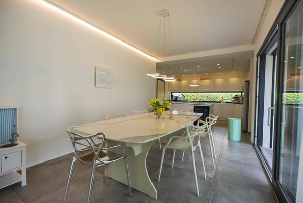 Wir verkaufen eine moderne und komfortable Villa mit Garten 7