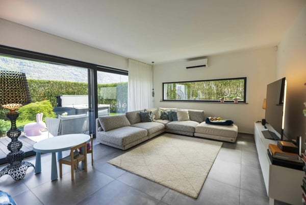 Vendiamo villa moderna e confortevole con giardino 3