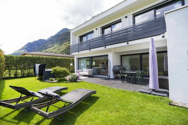 Vendiamo villa moderna e confortevole con giardino 1