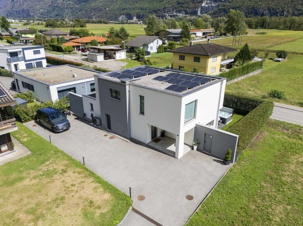 Vendiamo villa moderna e confortevole con giardino 15