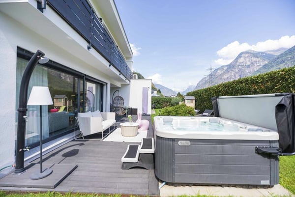 Vendiamo villa moderna e confortevole con giardino 2