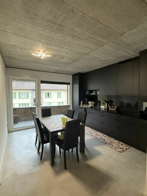 Affittiamo grande e moderno appartamento 3.5 locali in zona centrale 7