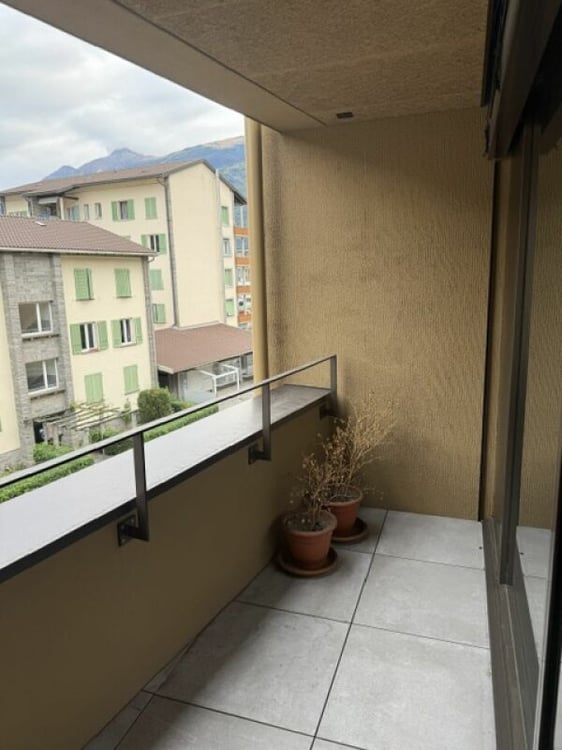 Affittiamo grande e moderno appartamento 3.5 locali in zona centrale 10