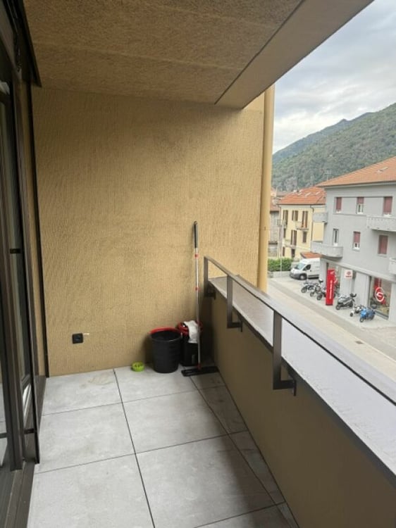 Affittiamo grande e moderno appartamento 3.5 locali in zona centrale 11