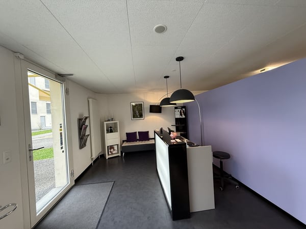 SURFACE COMMERCIALE AVEC GRANDES VITRINES D'ENV. 90 M² 3