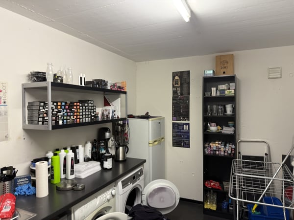 SURFACE COMMERCIALE AVEC GRANDES VITRINES D'ENV. 90 M² 5